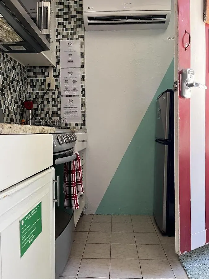 Tropical 2 Bedroom Spacious Next To Pool (Adults Only) 0*, San Juan