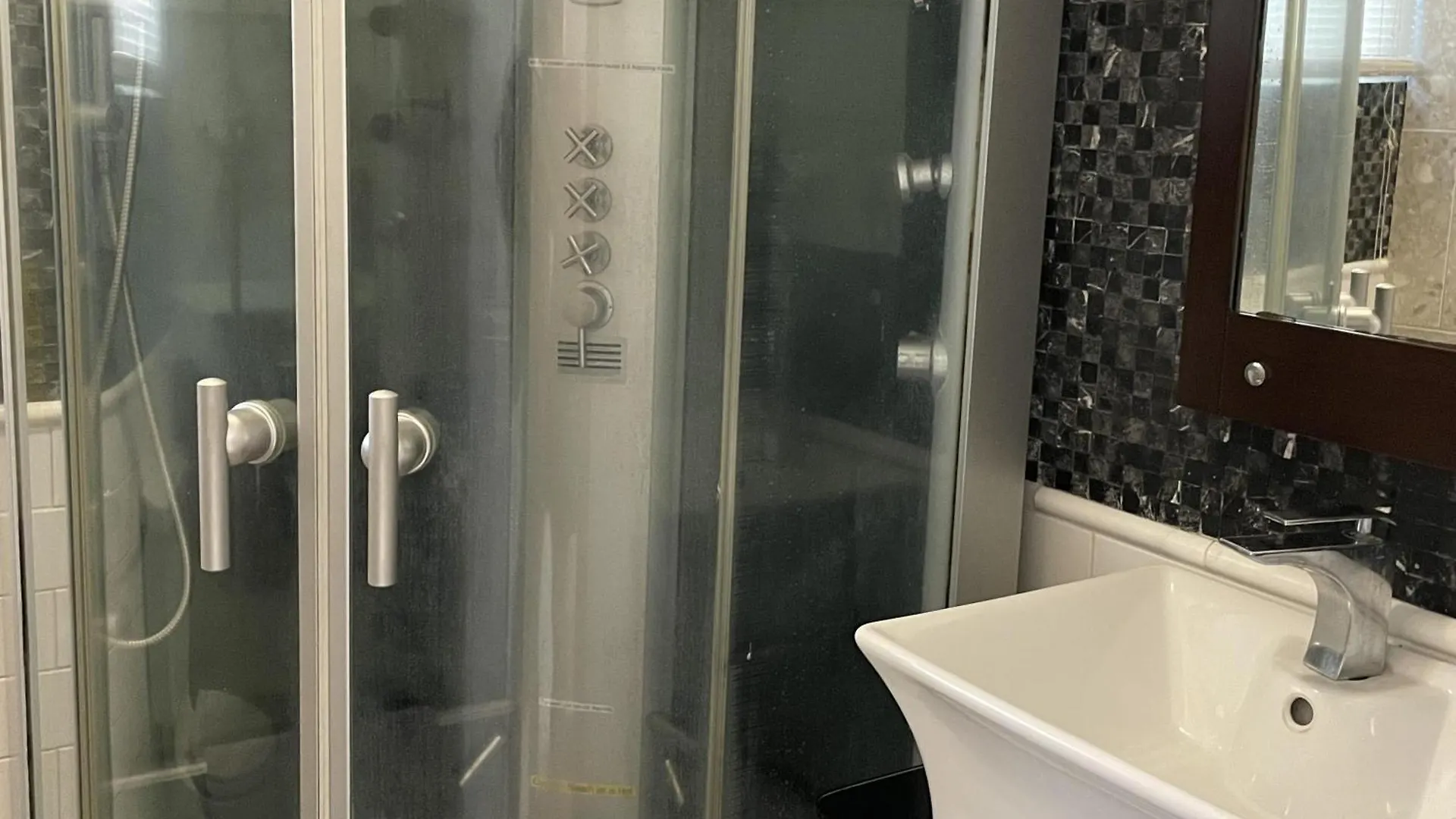 Tropical 2 Bedroom Spacious Next To Pool (Adults Only) 0*, San Juan