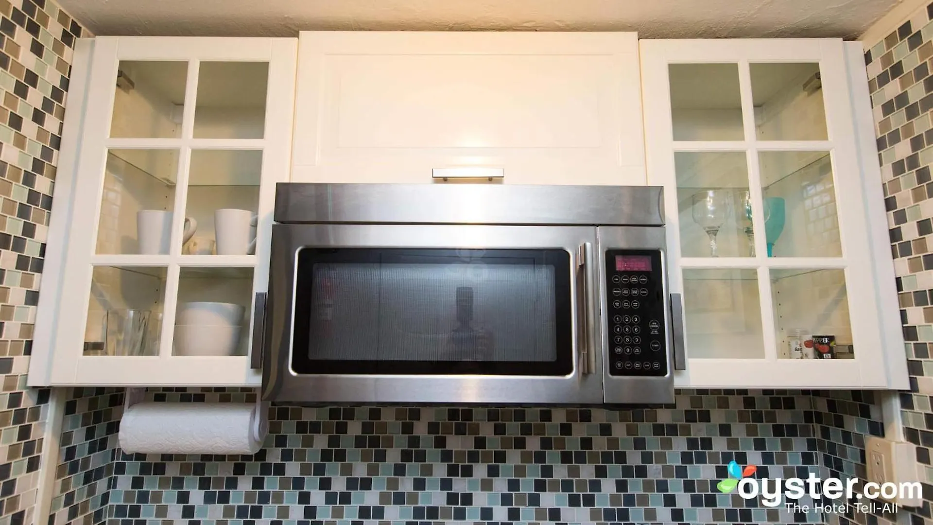 Tropical 2 Bedroom Spacious Next To Pool (Adults Only) Apartment