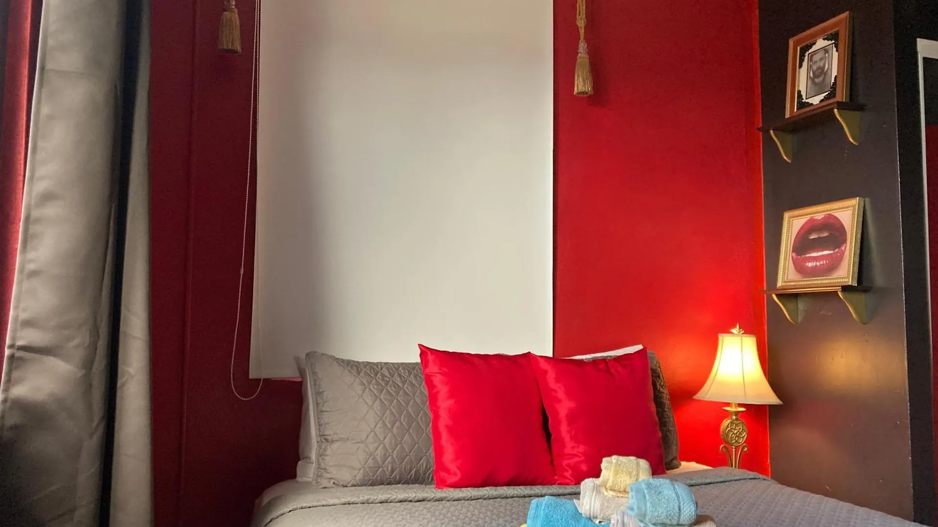 Tropical 2 Bedroom Spacious Next To Pool (Adults Only)