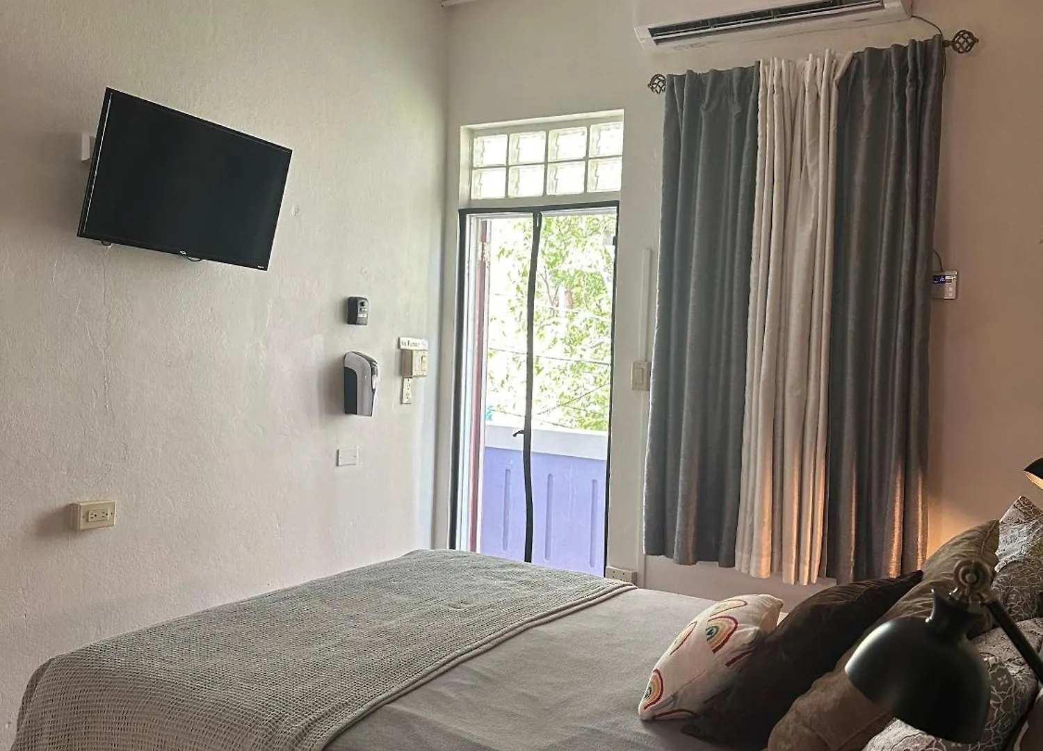 Tropical 2 Bedroom Spacious Next To Pool (Adults Only) San Juan