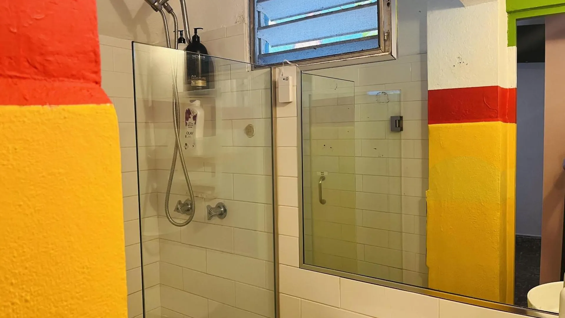 Tropical 2 Bedroom Spacious Next To Pool (Adults Only) Apartment