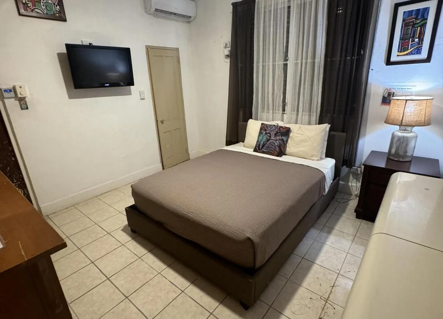 Tropical 2 Bedroom Spacious Next To Pool (Adults Only)