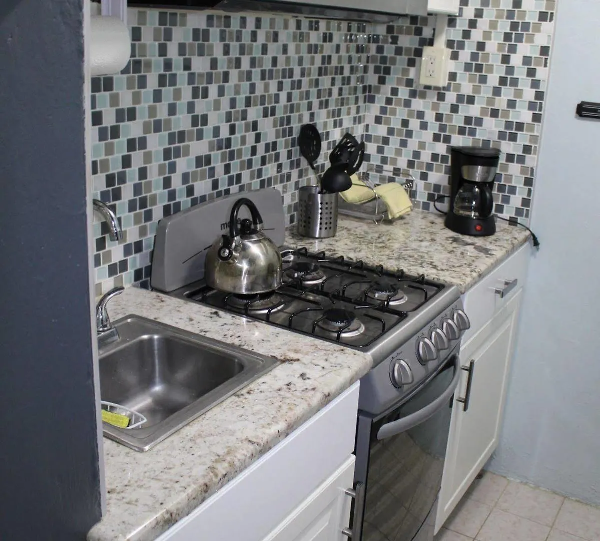 Tropical 2 Bedroom Spacious Next To Pool (Adults Only) Apartment