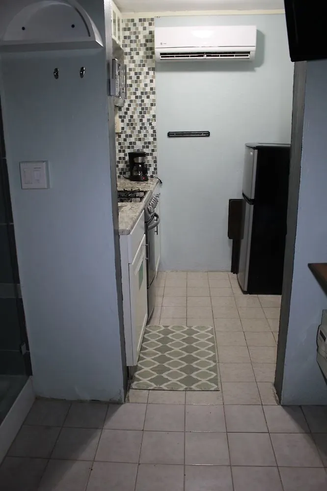 شقة Studio With Modern Amenities, Walk-In Shower, Jacuzzi, Beach, And Pool, (Adults Only)